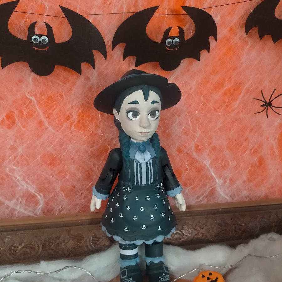 Sorcière ArtiFils peinte, décor d'Halloween